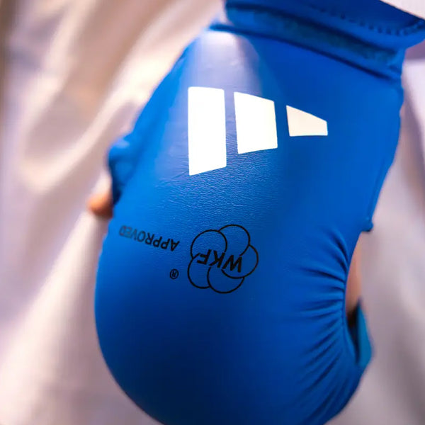 Adidas Knogskydd WKF (Blå eller röd)